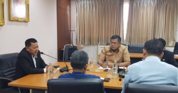 รองอธิบดี กสก. ร่วมประชุมหารือเตรียมการป้องกันและแก้ไขปัญหาทุเรียนด้อยคุณภาพออกสู่ตลาดพร้อมทั้งหามาตรการ เพื่อกำกับดูแลให้เกษตรกรผู้ประกอบการส่งออกผลิตทุเรียนคุณภาพ
