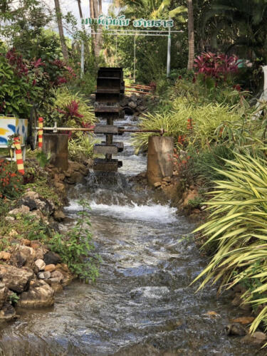 วิสาหกิจชุมชนเกษตรผสมผสานบ้านเสรีราษฎร์ (สวนพงษ์คุ้มภัย)